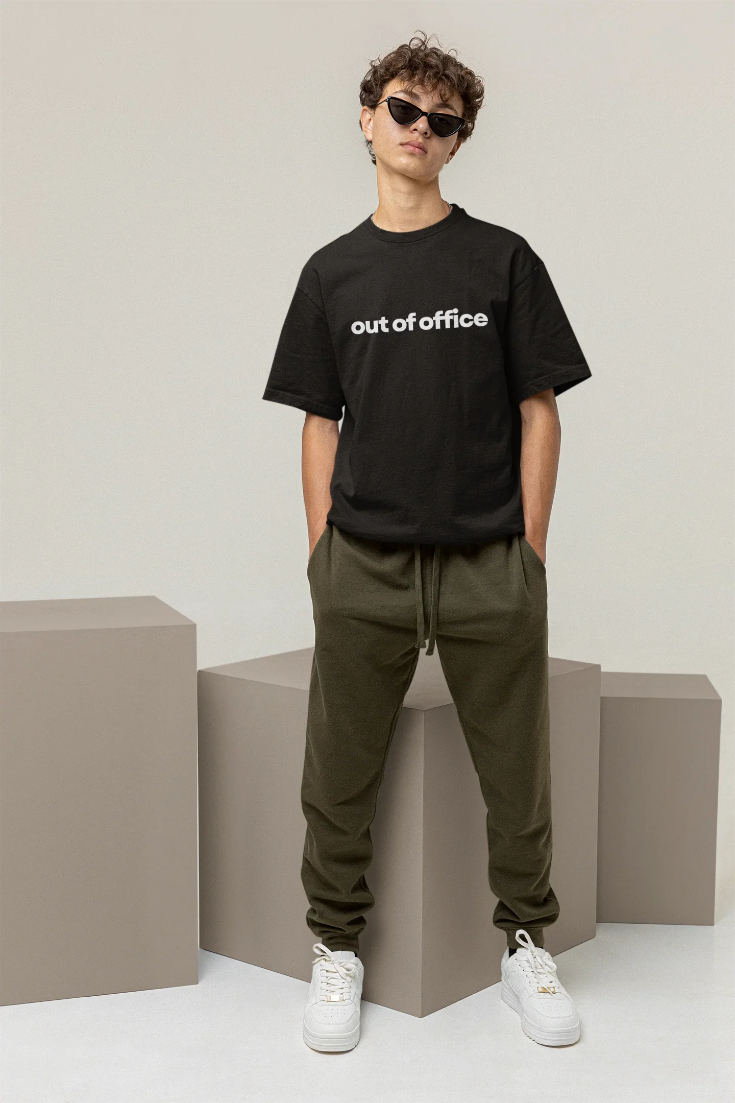 Премиум Oversized тениска "Out of Office"